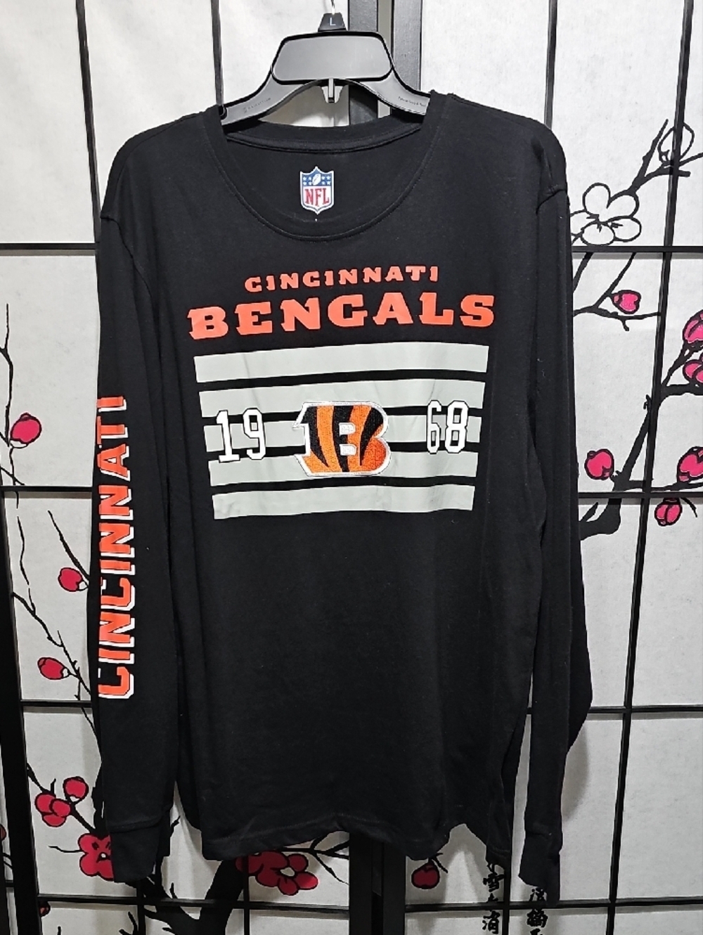 NFL Cincinnati Bengals Black Long Sleeve Tee with Orange Accents Large New